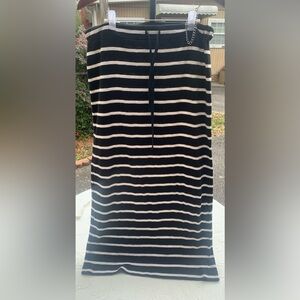 Lou & Grey Black Knit Maxi Skirt. Medium
